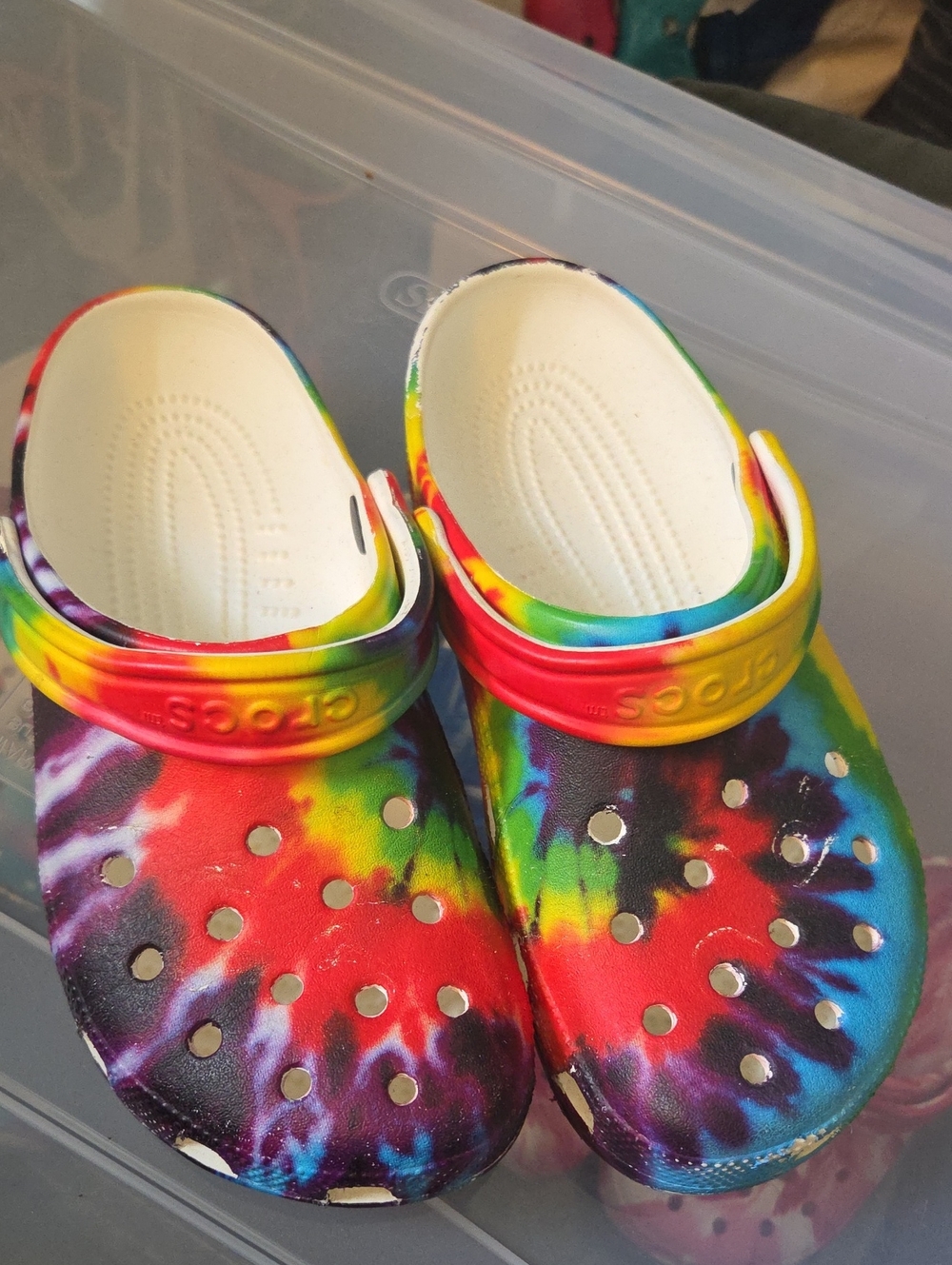 CROCS Women's Tie-Dye Clog in Rainbow Red, Yellow, Green, Blue
